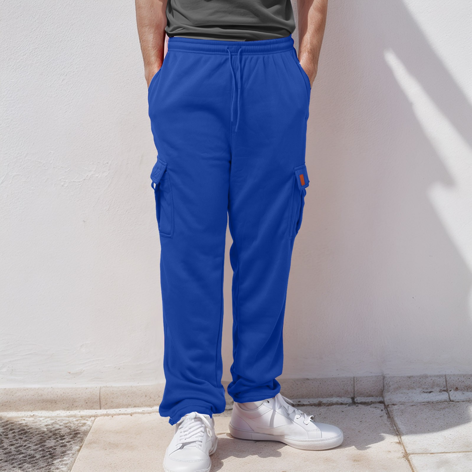 thumbnail image 2 of Pantalones de chándal holgados de felpa para hombre: cintura elástica, secado rápido, bolsillos multiusos; ideales para correr, ir al gimnasio o llevar de forma informal., 2 of 8